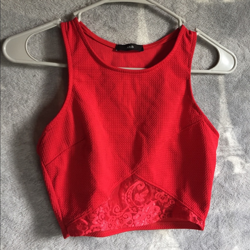 Cropped top in the color red